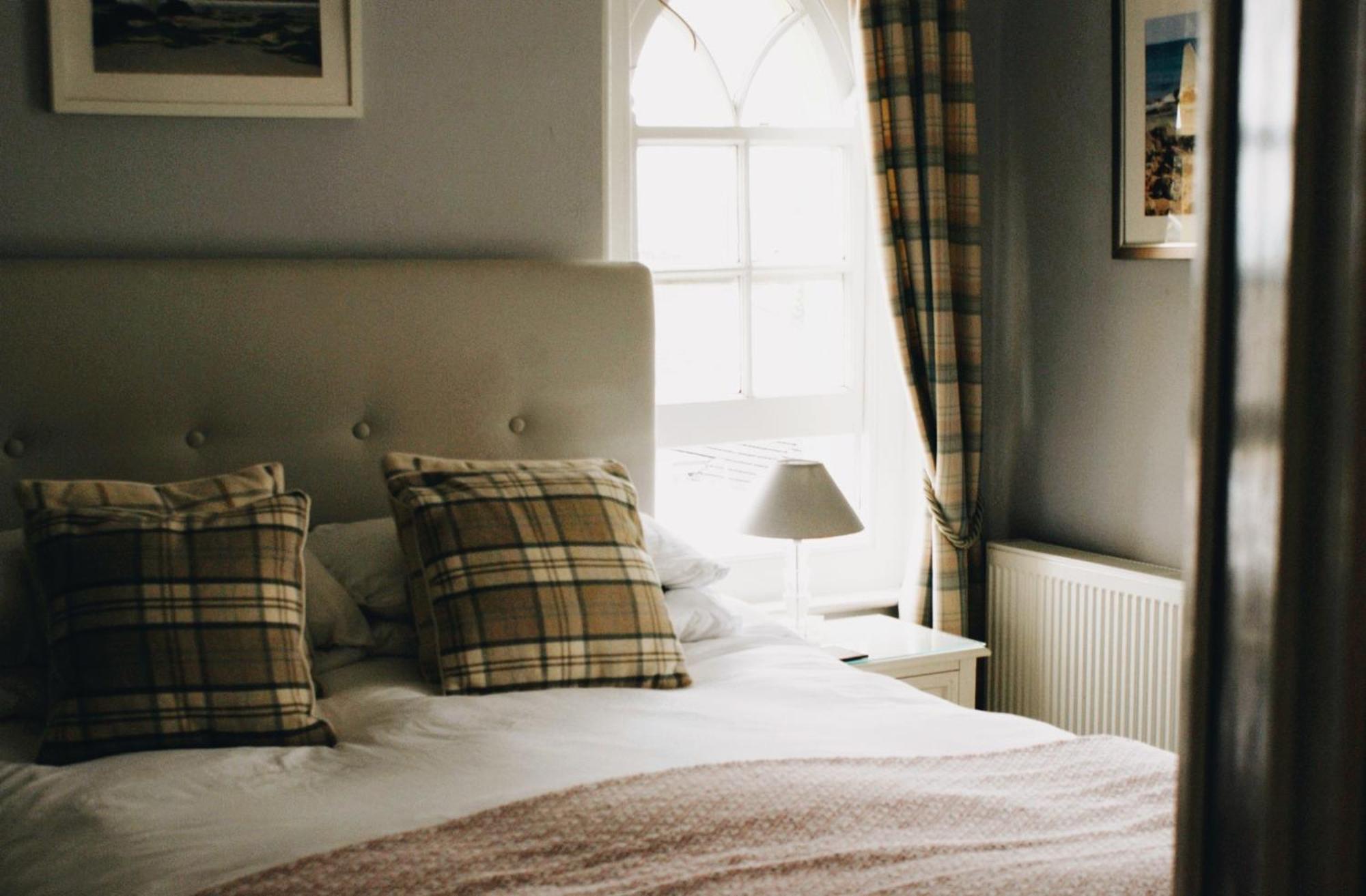 Ranscombe House Bed & Breakfast Бриксам Екстериор снимка